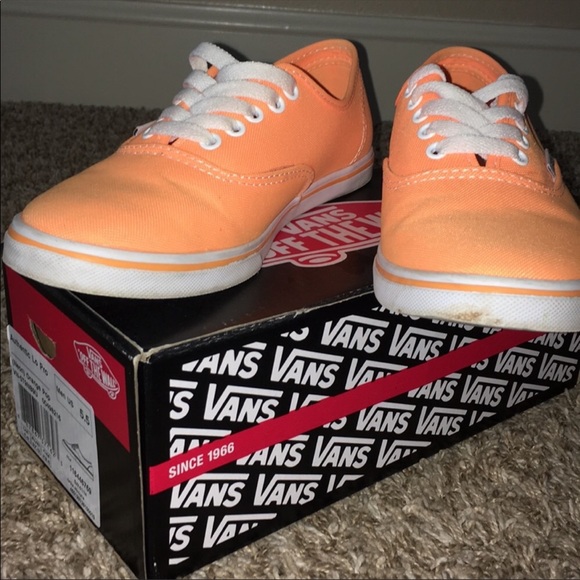 VANS - Picture 2 of 2